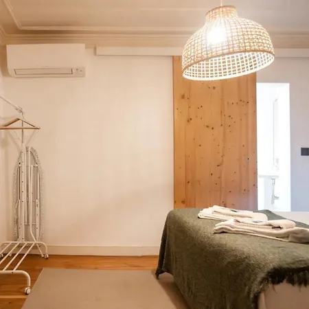 Peaceful And Romantic Bedroom In * Lisboa